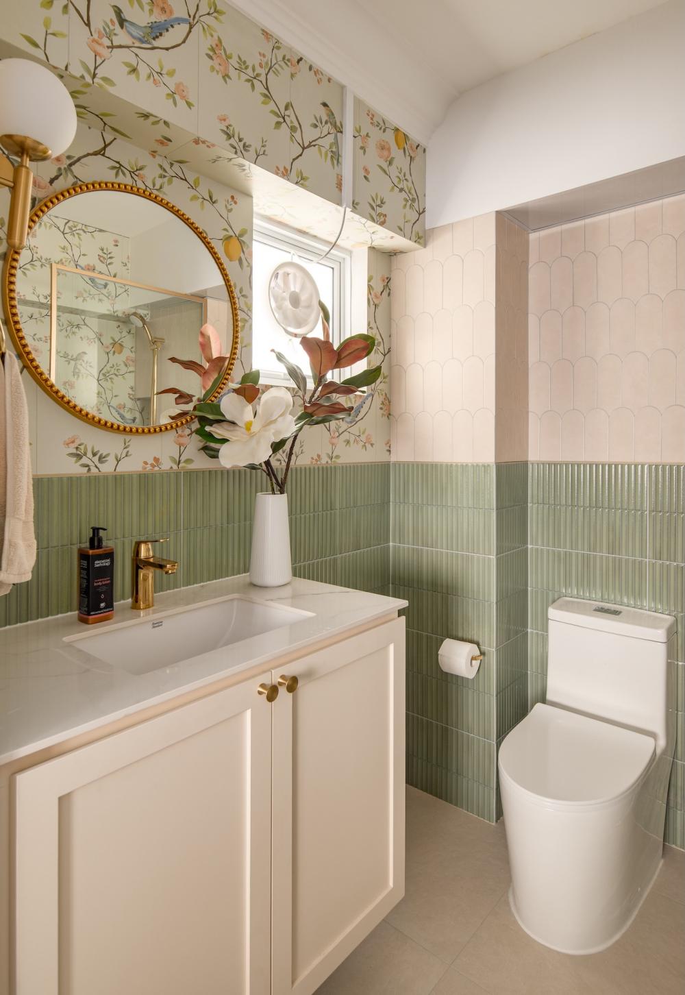 Vintage Bathroom with Homogeneous Tiles and Mirror