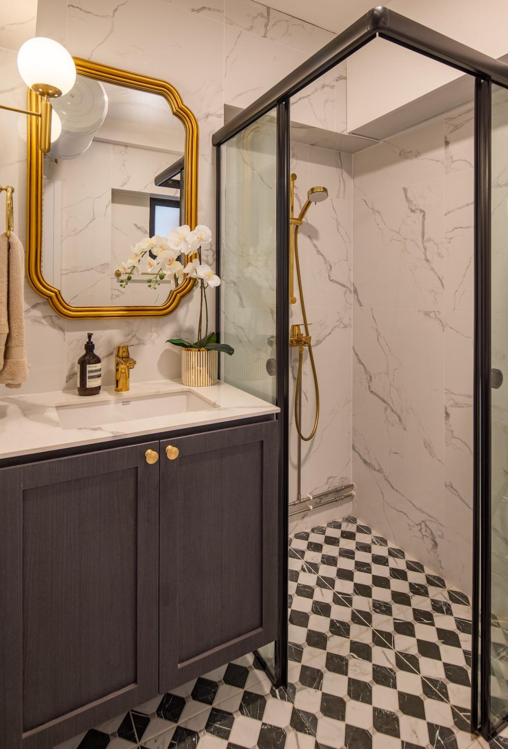Vintage Bathroom with Homogeneous Tiles and Mirror