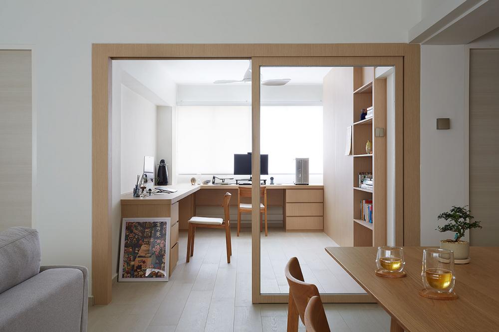 Minimalist Home Office with Bookshelf and Desk