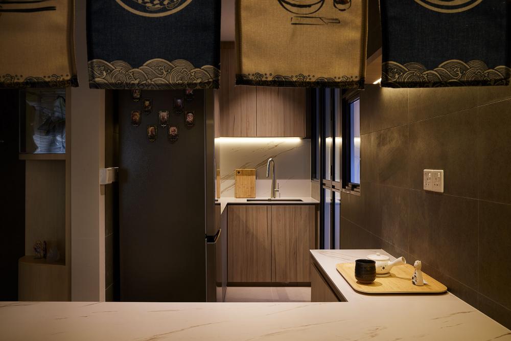 Minimalist Kitchen with Open Kitchen and Kitchen Accessories