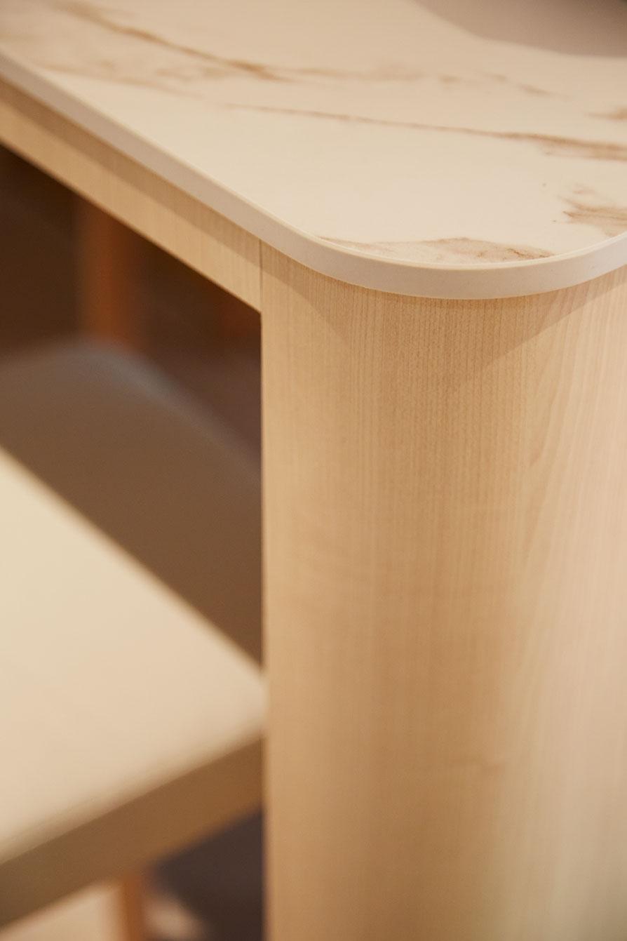 Minimalist Dining Room with Dining Table and Dining Chairs