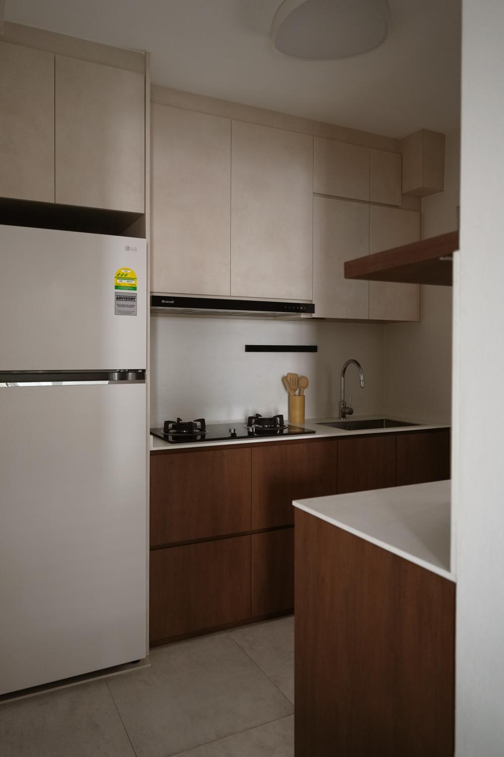 Modern Kitchen with Countertop and Open Kitchen