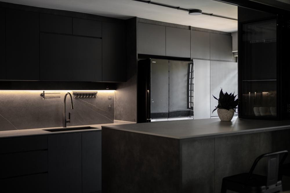 Modern Kitchen with Kitchen Island and Kitchen Accessories