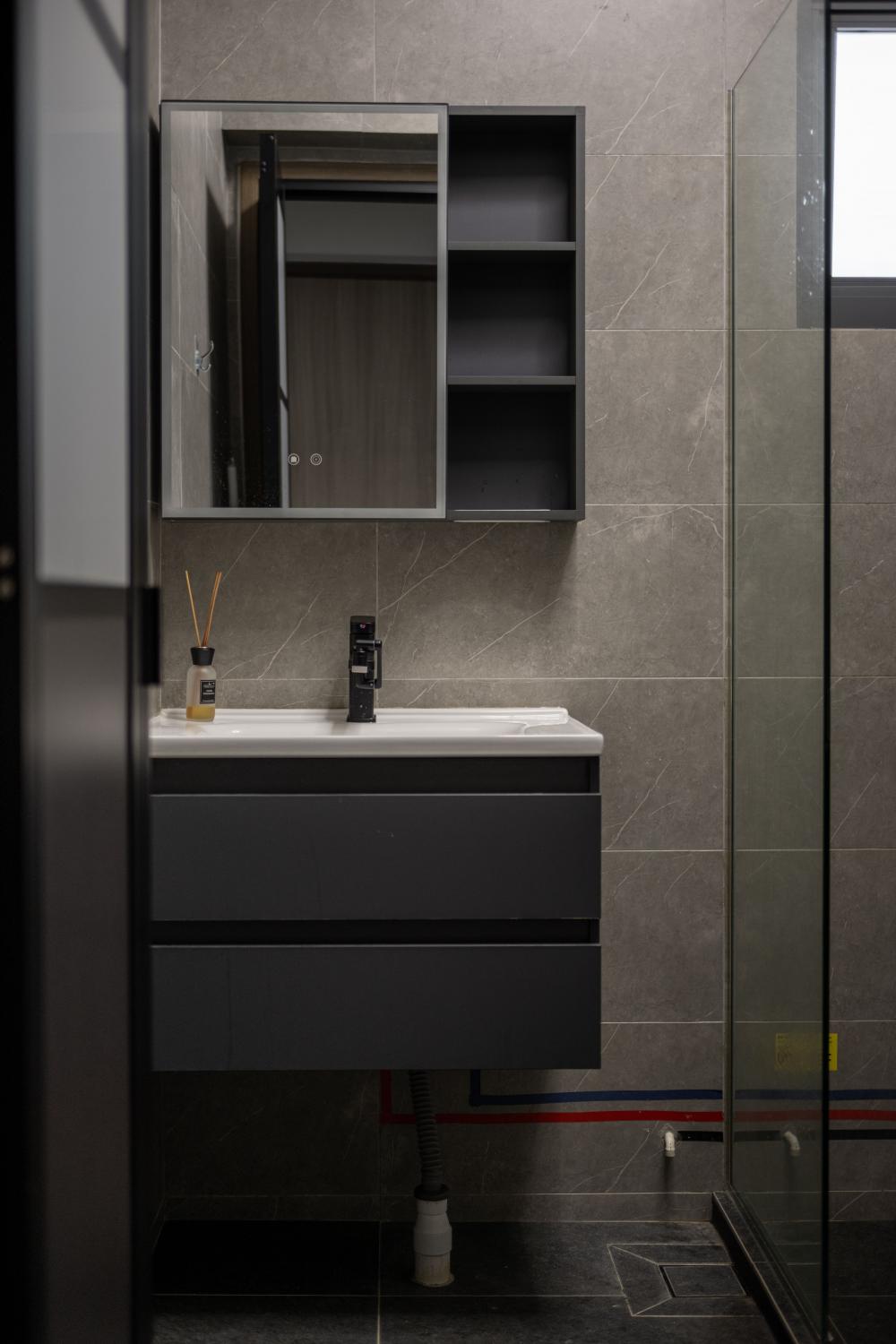 Minimalist Bathroom with Mirror and Bathroom Storage