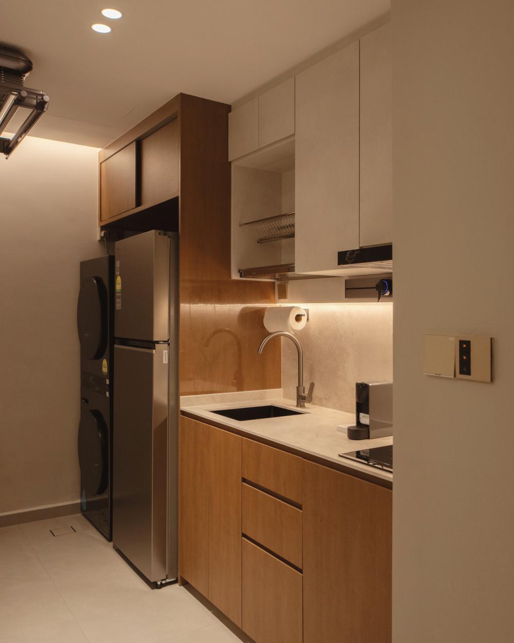 Contemporary Kitchen with Kitchen Backsplash and Kitchen Accessories