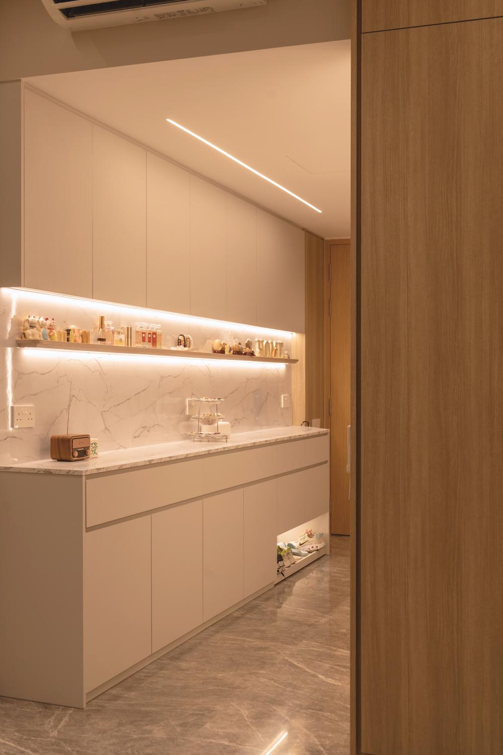 Contemporary Kitchen with Open Kitchen and Kitchen Backsplash