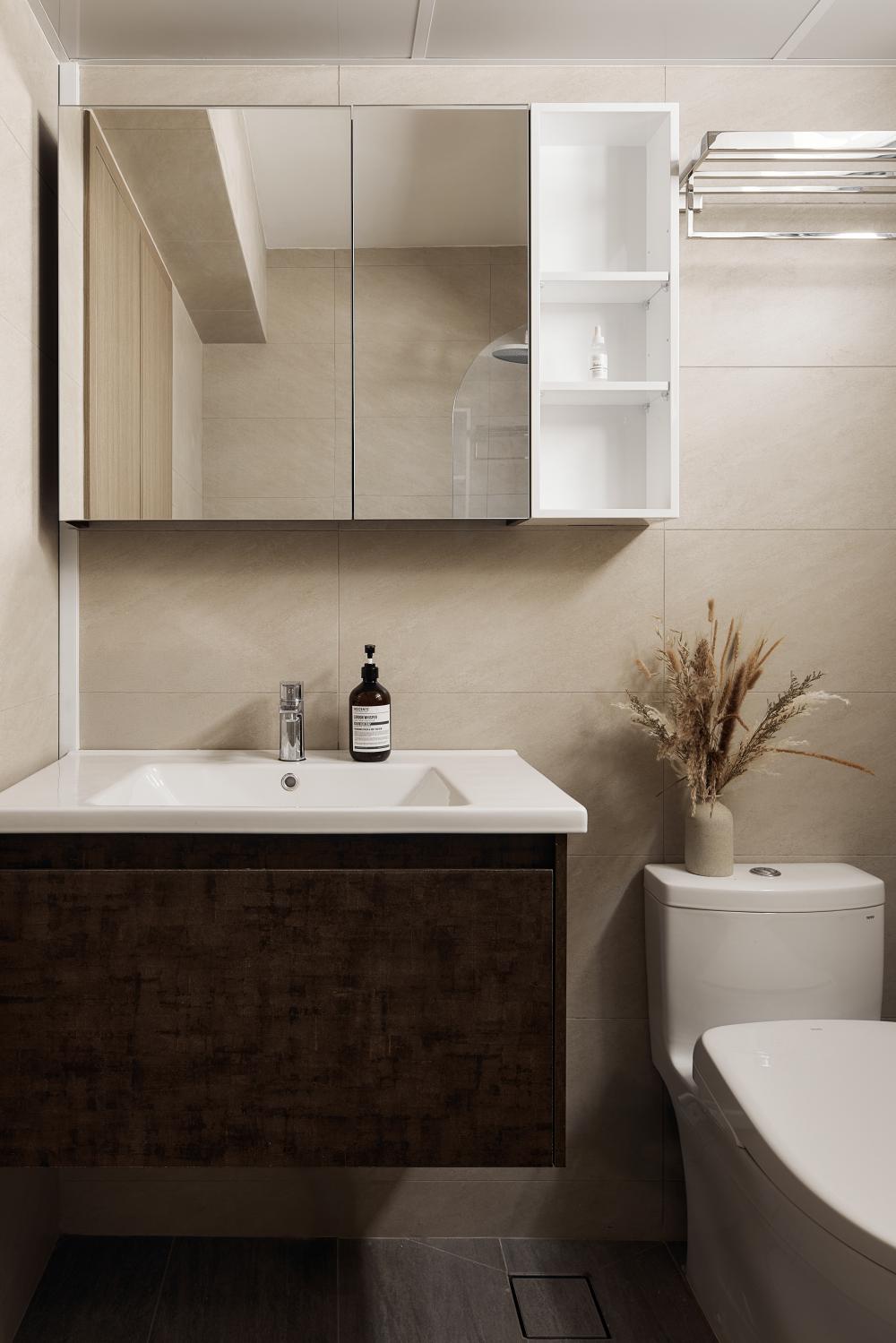 Scandinavian Bathroom with Mirror and Bathroom Storage
