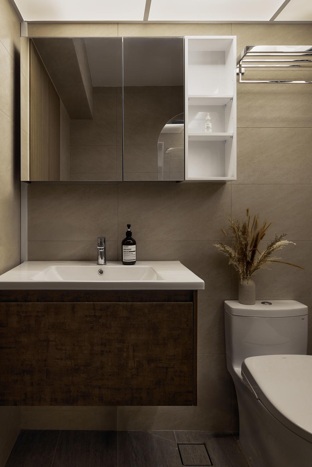 Scandinavian Bathroom with Mirror and Shower Screen