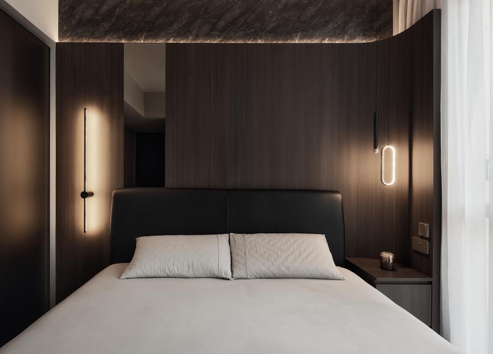 Modern Bedroom with Queen Bed and Bed