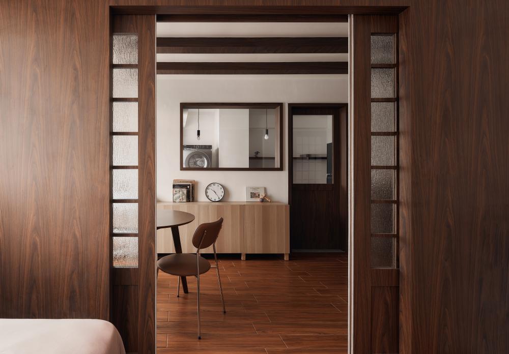Modern Living Room with Wood Flooring and Coffee Table