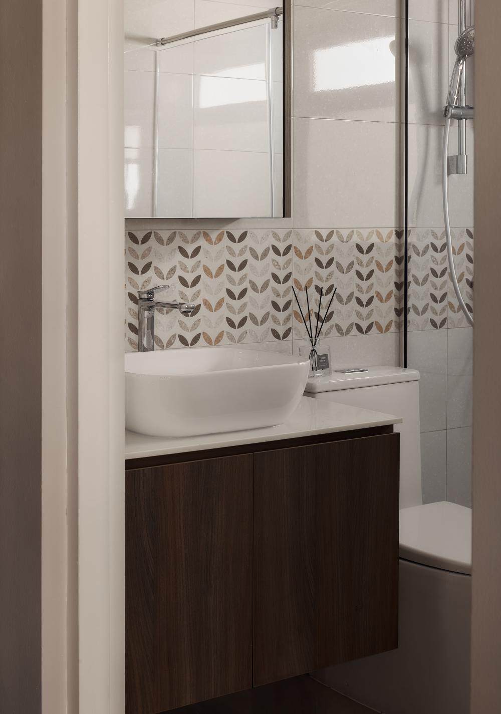 Modern Bathroom with Mirror and Shower Screen