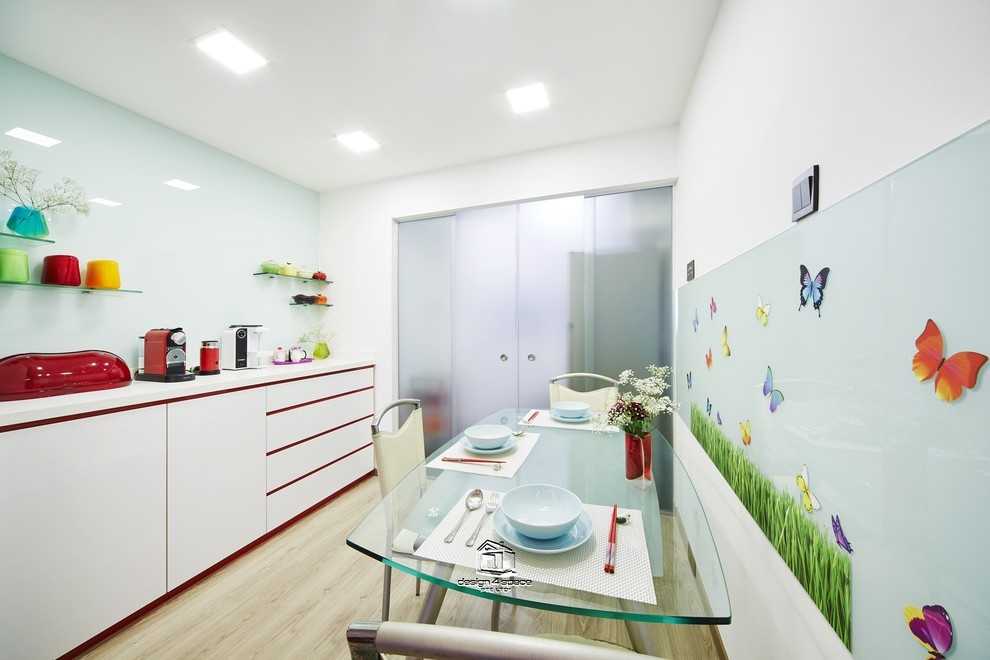 Minimalist Dining Room with Dining Table and Dining Chairs