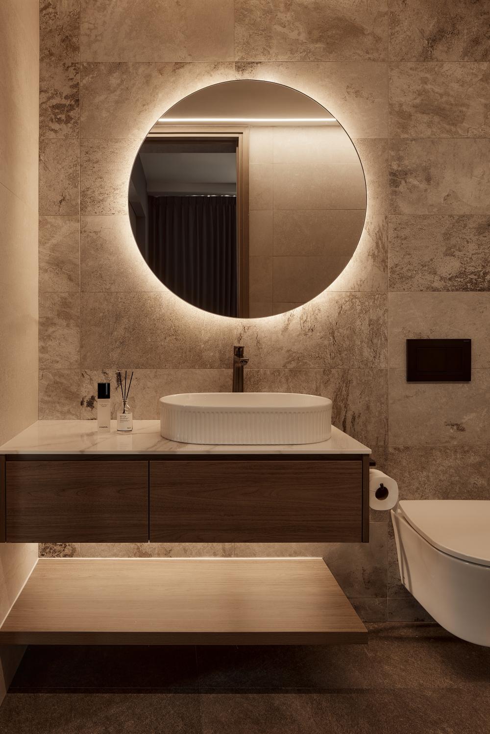 Modern Bathroom with Mirror and Bathroom Storage