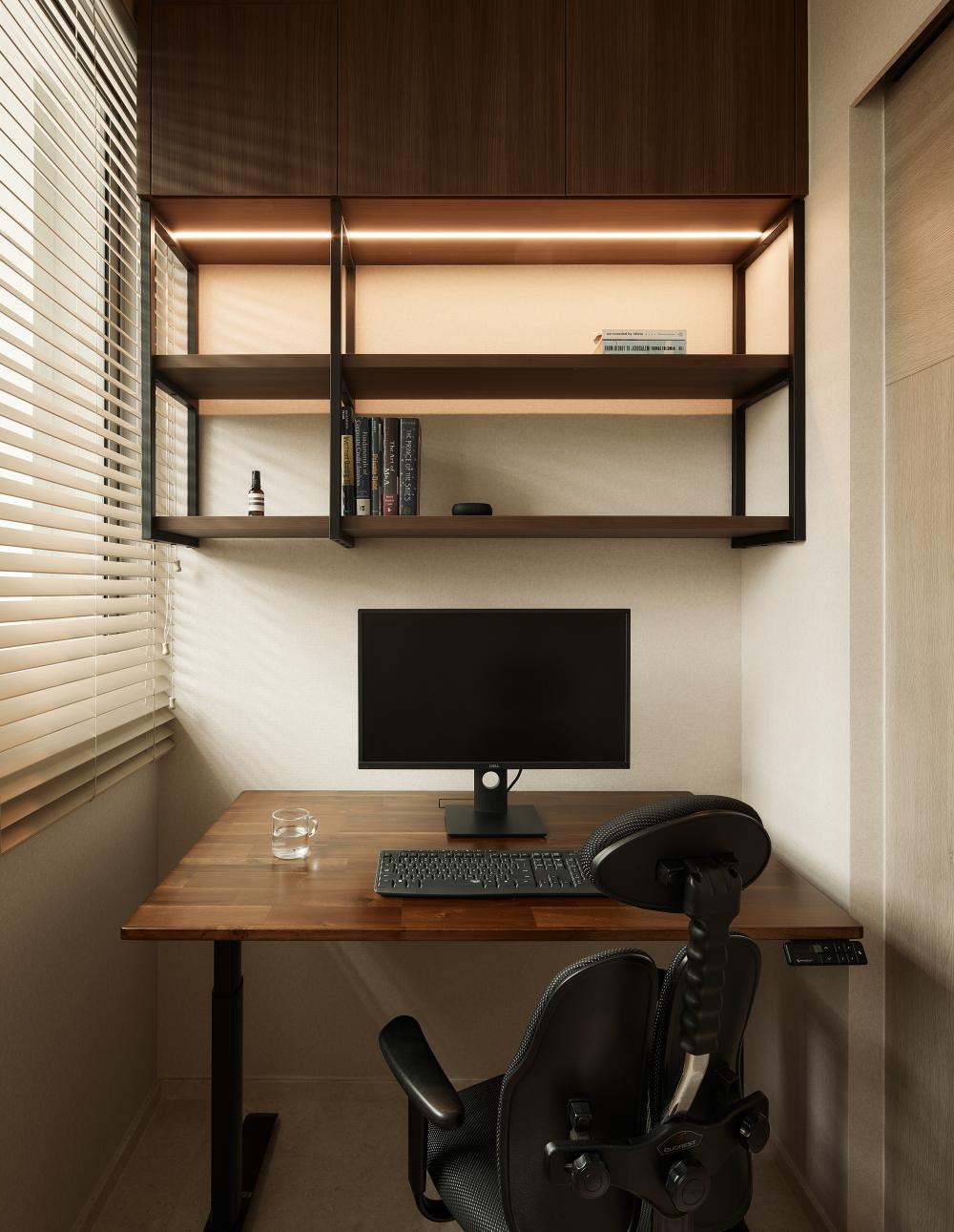 Modern Office with Bookshelf and Desk