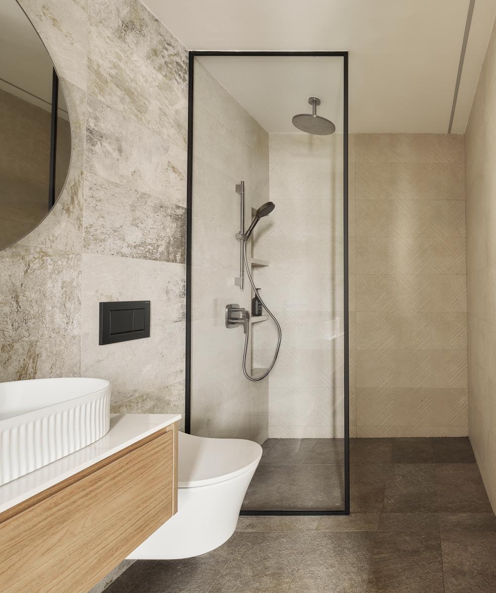 Modern Bathroom with Mirror and Bathroom Storage