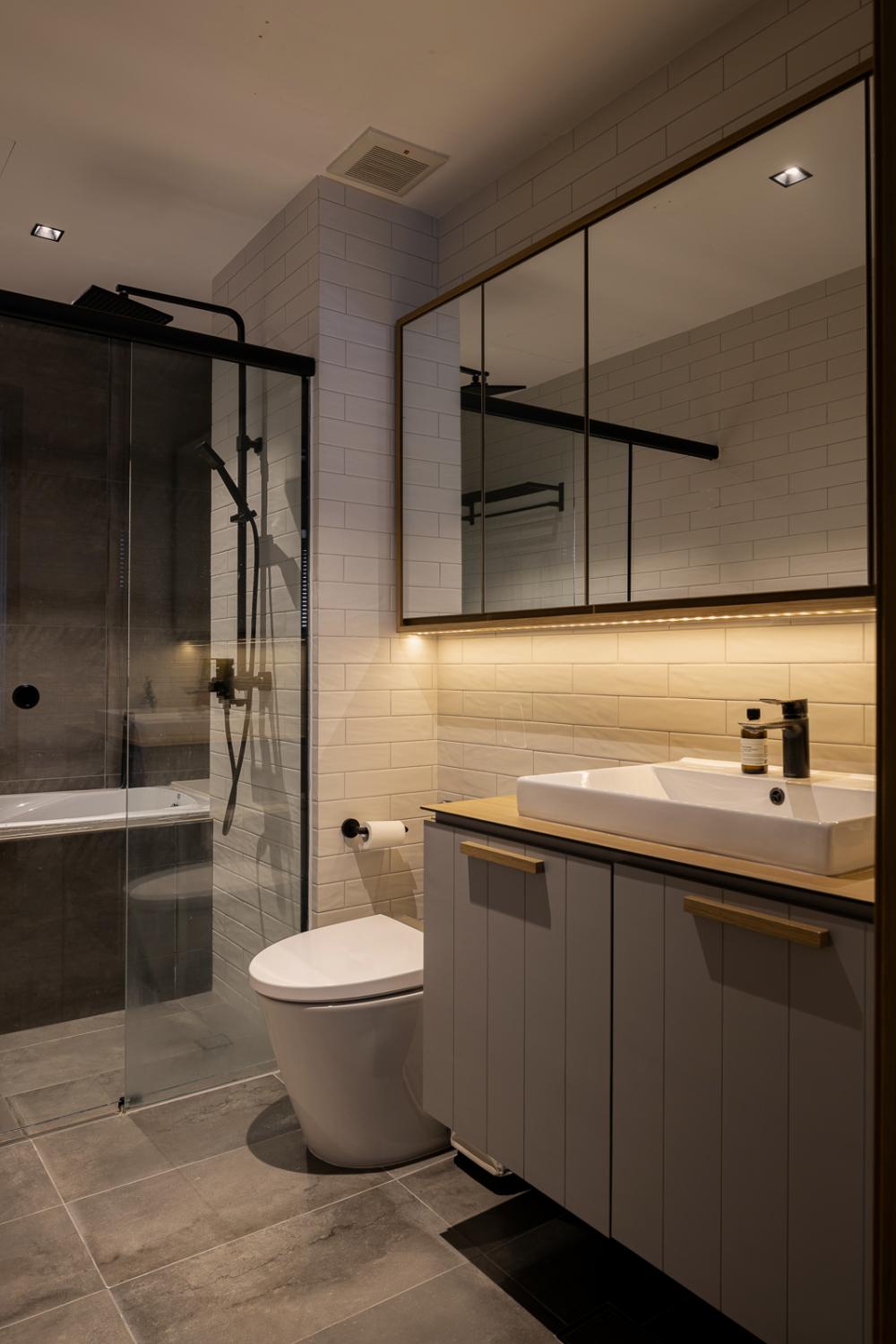 Modern Bathroom with Countertop and Homogeneous Tiles