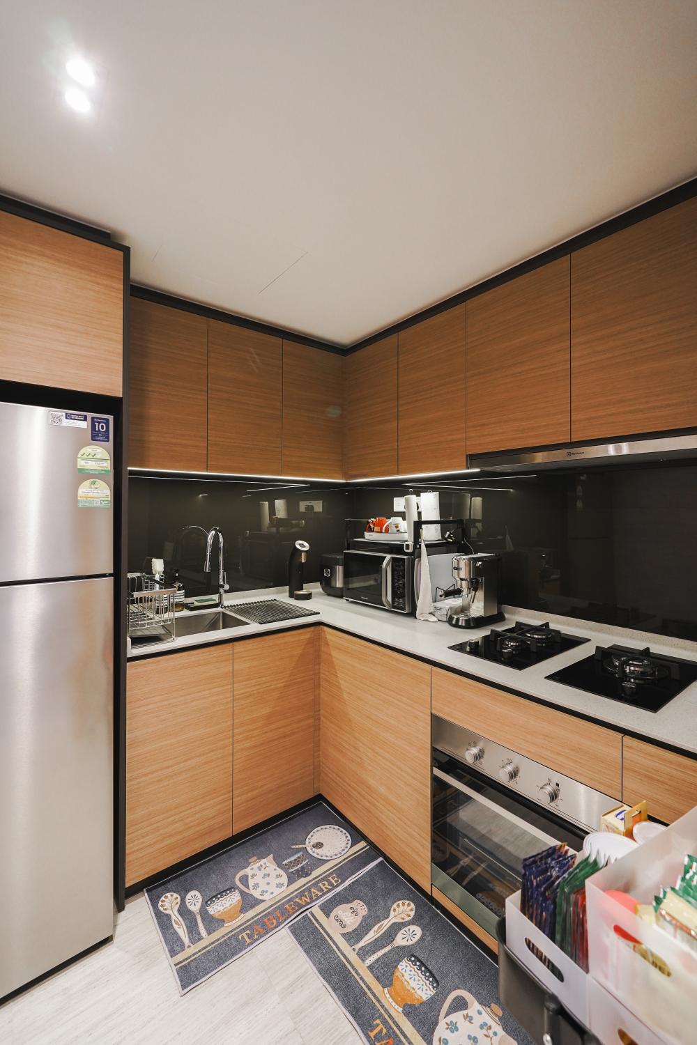 Contemporary Kitchen with Kitchen Island and Cupboard