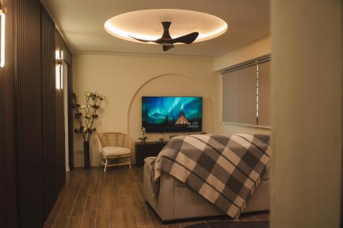 Modern Resale 5-Room HDB by Empyrean Design Studio