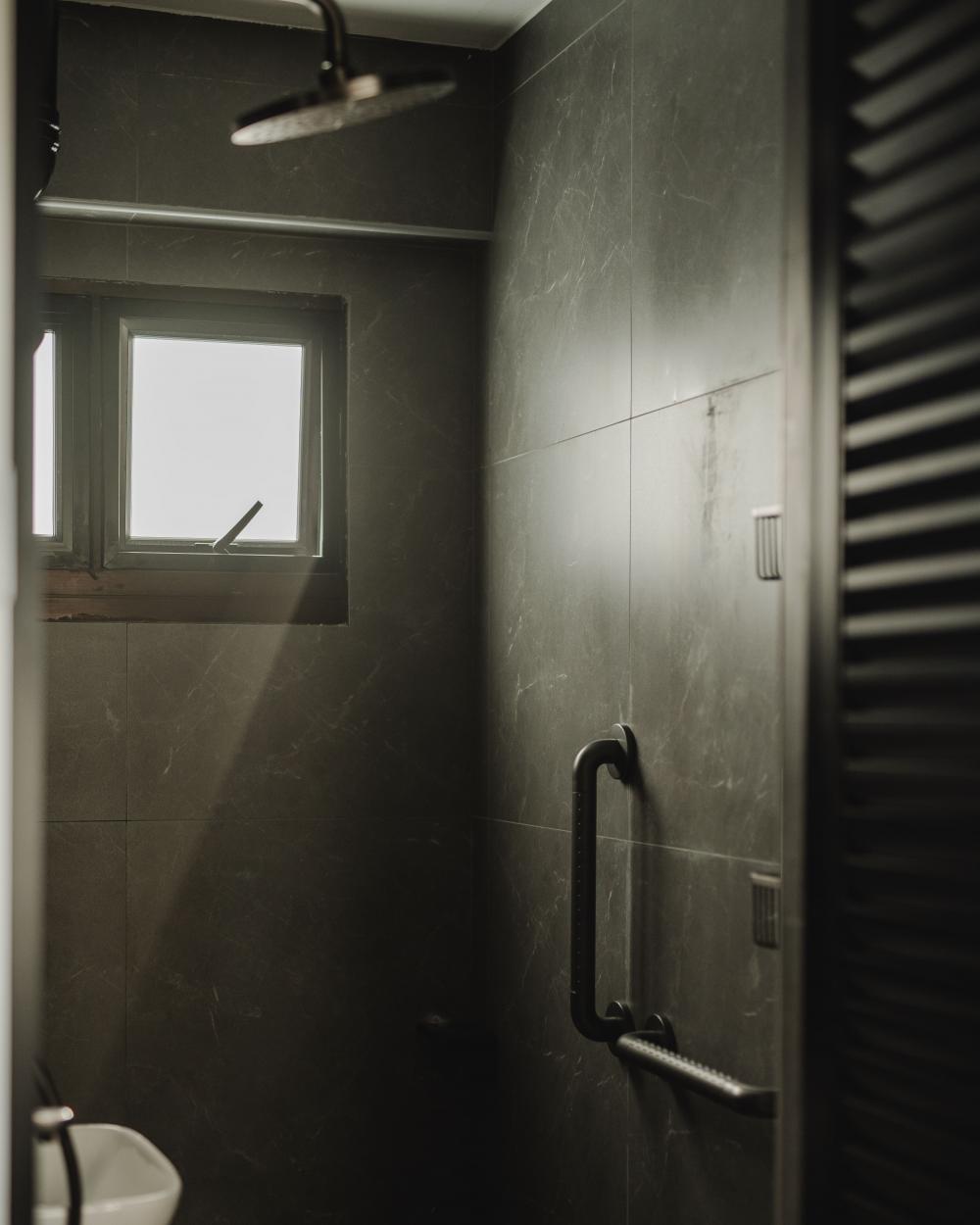 Modern Bathroom with Mirror and Bathroom Storage