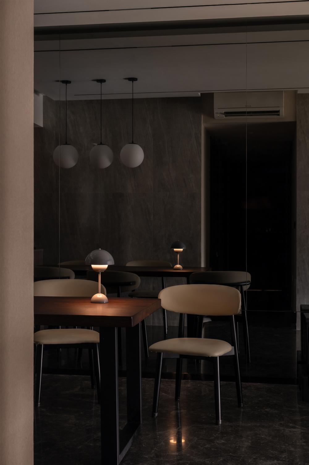 Modern Dining Room with Mirror and Cove Lighting