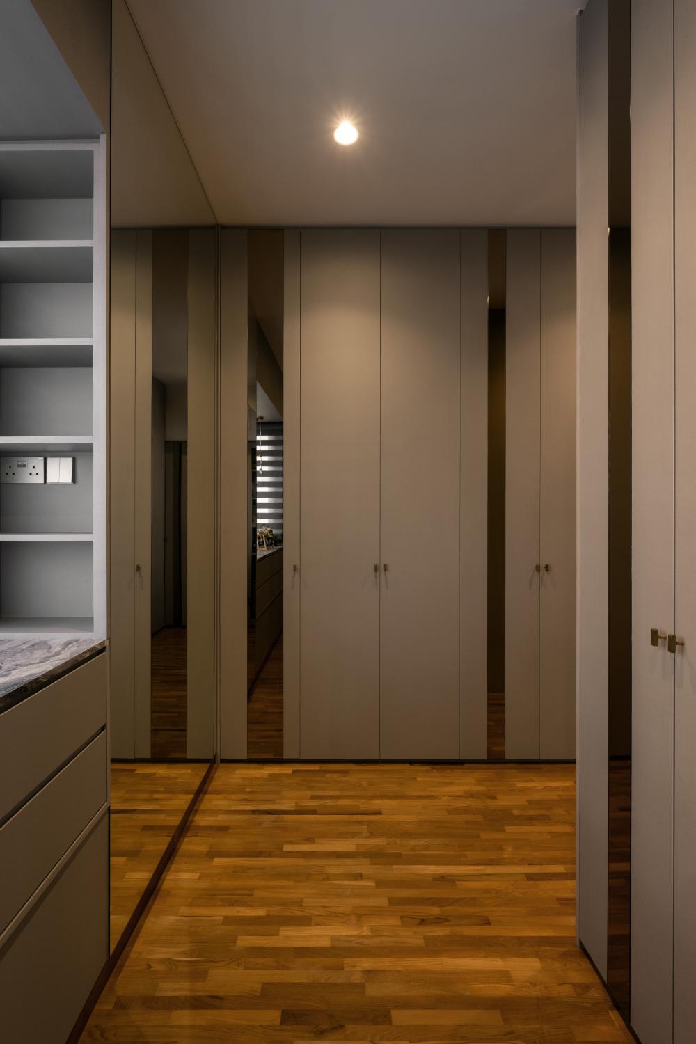 Contemporary Walk-in Wardrobe with Bookshelf and Mirror