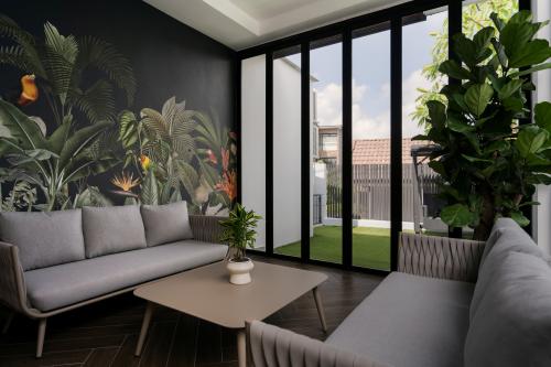 Contemporary Resale Landed by Mr Shopper Studio