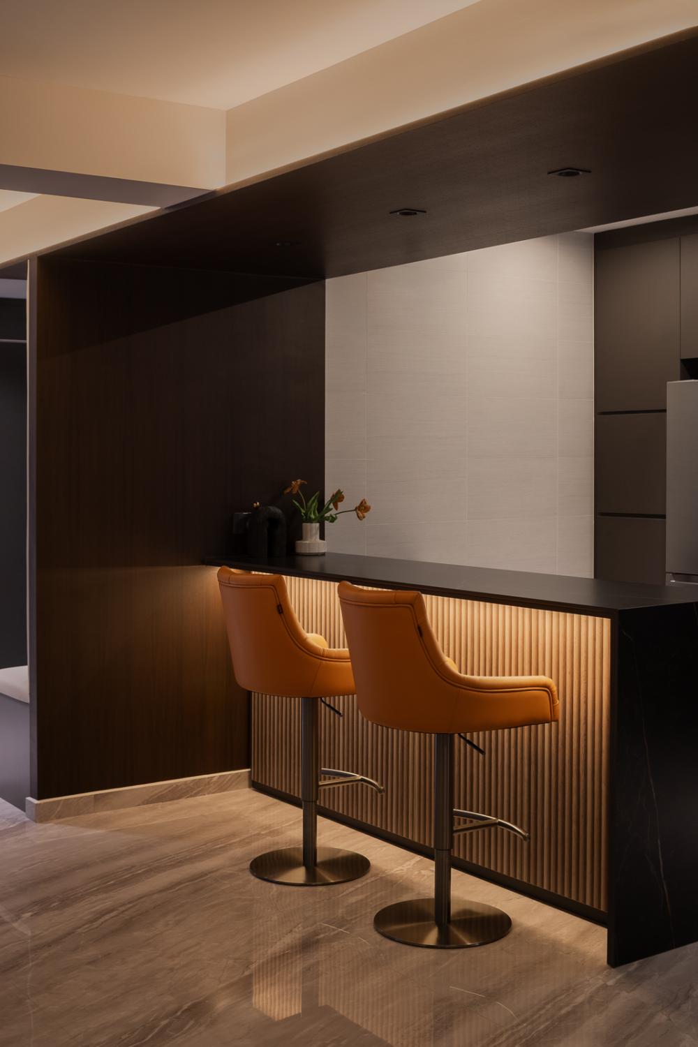 Modern Kitchen with Countertop and Homogeneous Tiles
