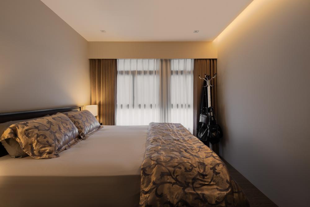 Modern Bedroom with Vinyl Flooring and Cove Lighting
