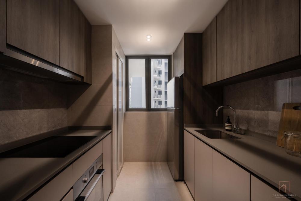 Contemporary Kitchen with Kitchen Window and Breakfast Counter