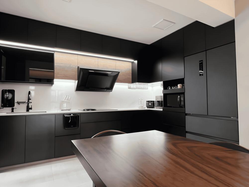 Modern Kitchen with Countertop and Open Kitchen