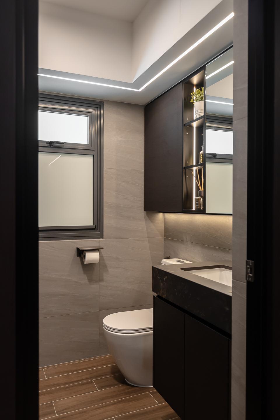 Modern Bathroom with Countertop and Homogeneous Tiles