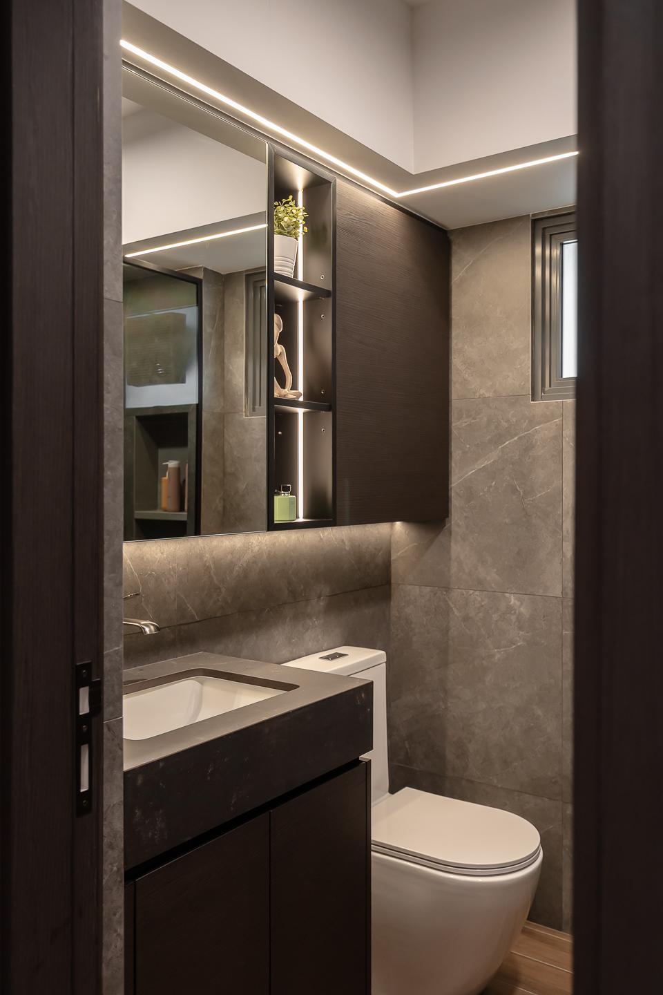 Modern Bathroom with Mirror and Bathroom Storage