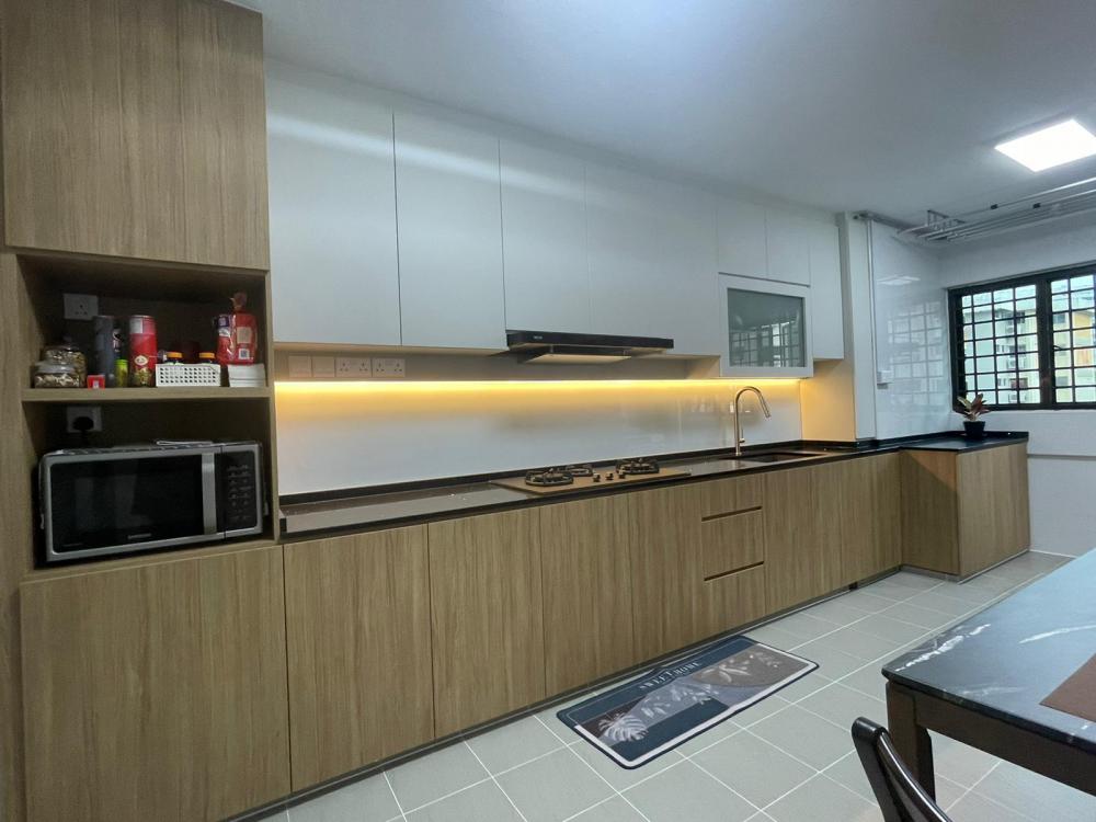 Asian Kitchen with Kitchen Backsplash and Kitchen Cabinets
