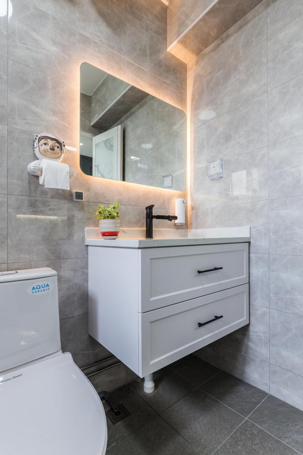 Minimalist Bathroom with Mirror and Showers