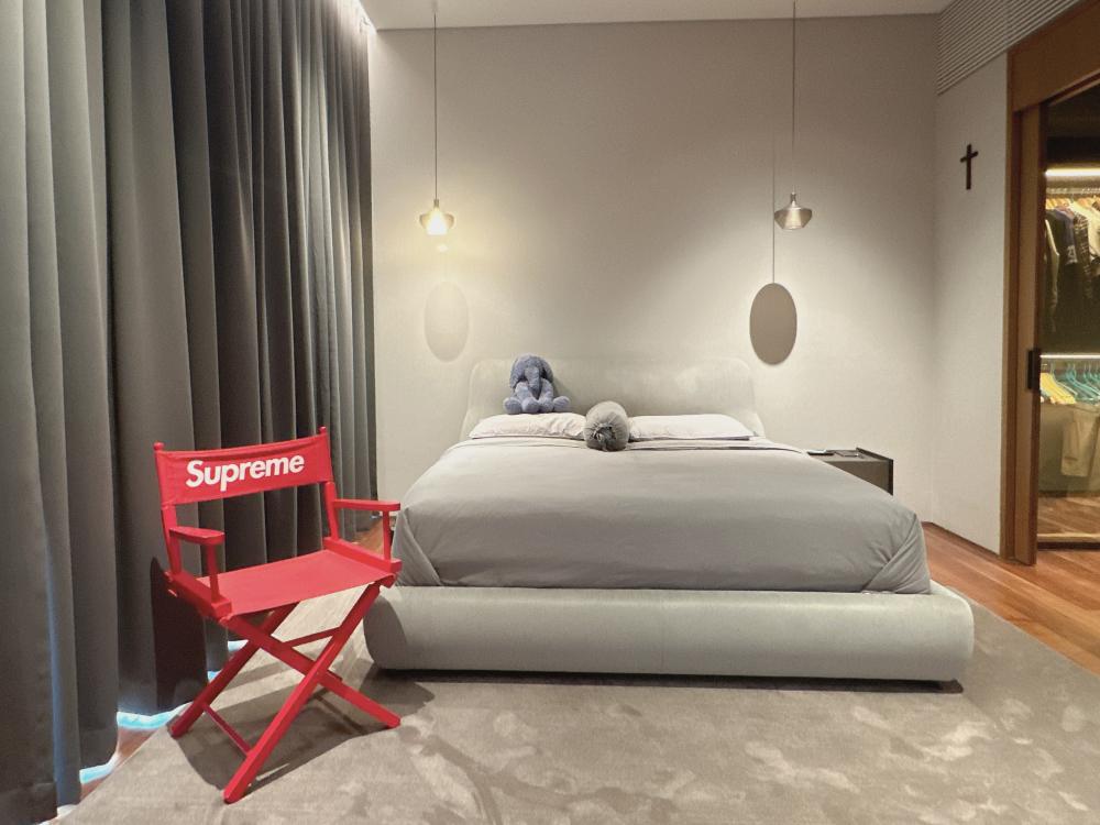 Modern Bedroom with Carpet and Curtain