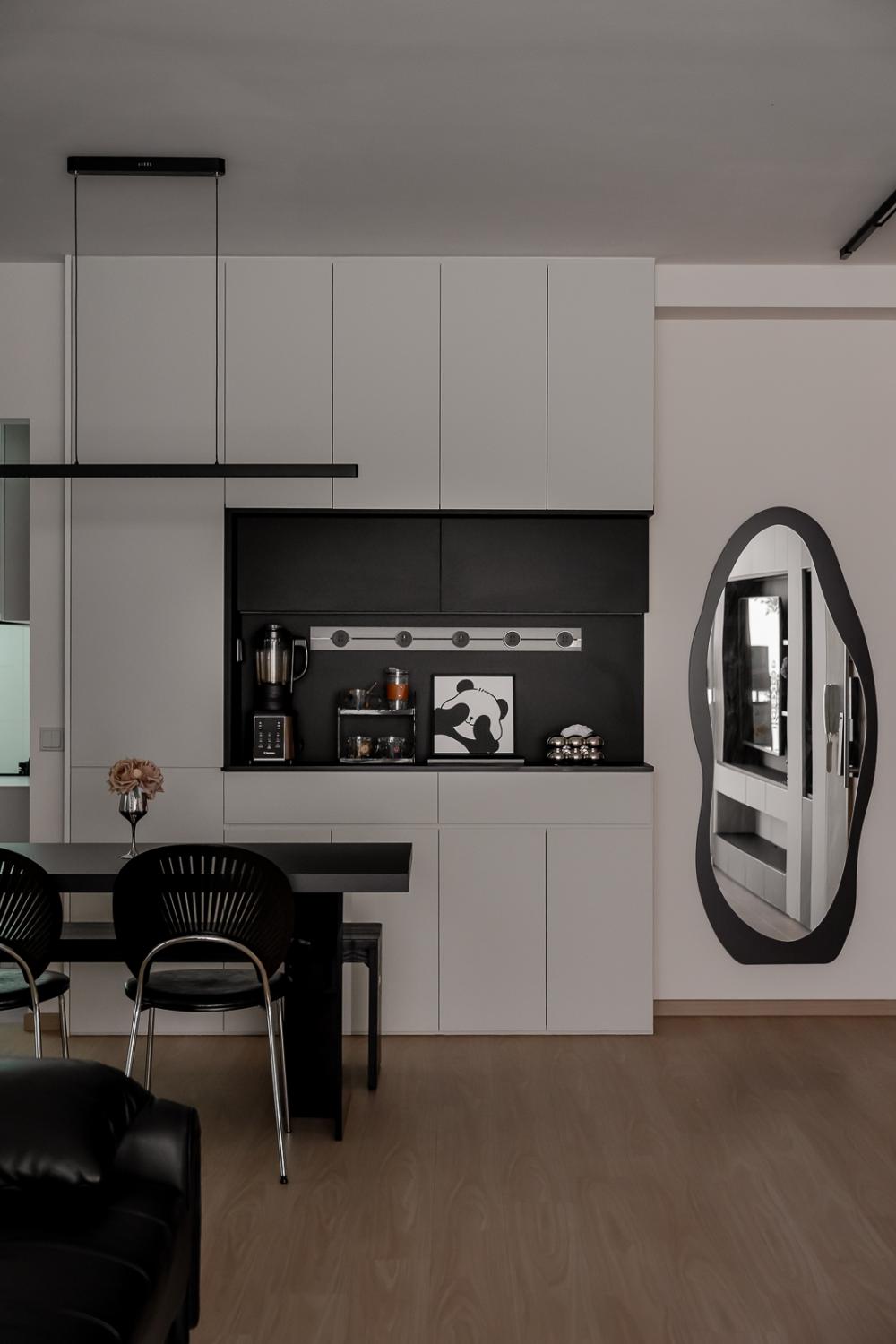 Contemporary Dining Room with Vinyl Flooring and Mirror
