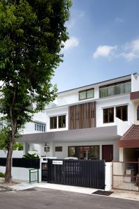 Modern Courtyard at Kee Sun Ave