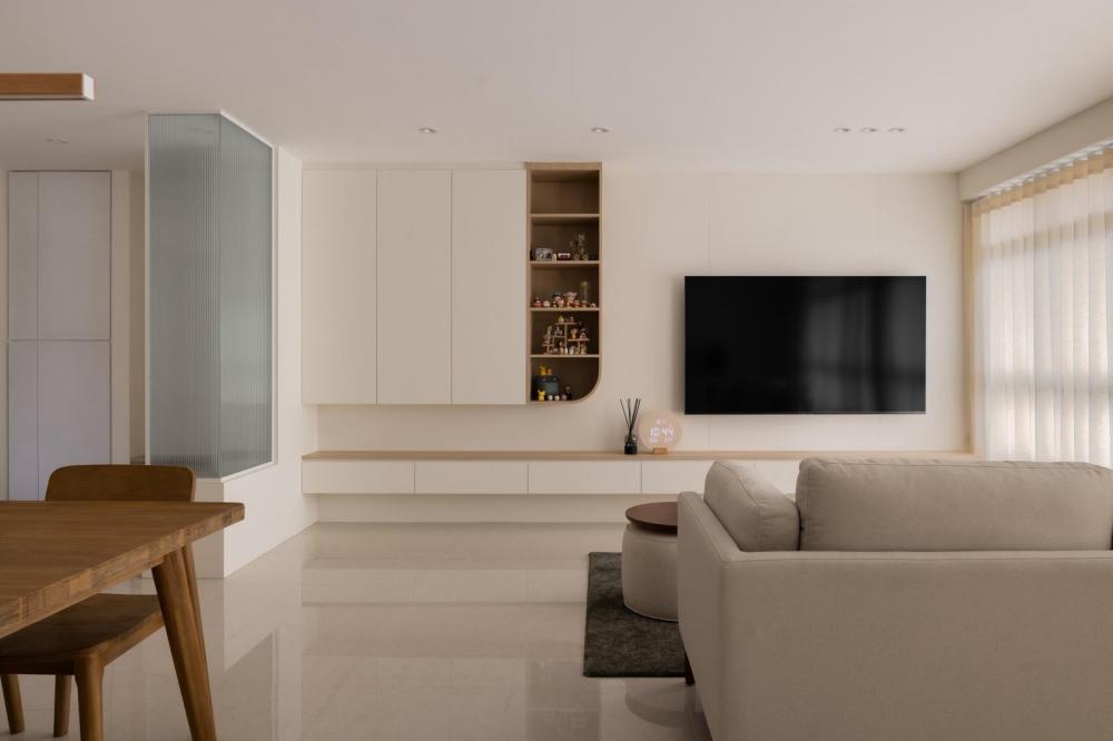 Minimalist Living Room with Feature Wall and Sofa