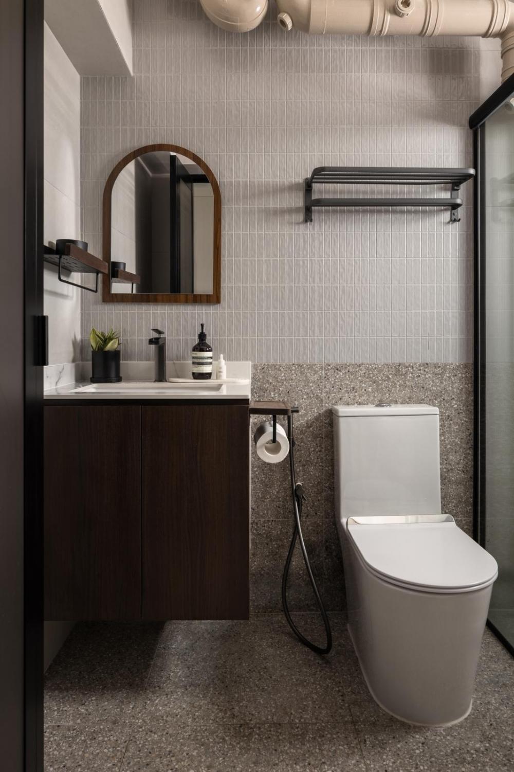 Transitional Bathroom with Bathroom Sinks and Toilet Bowl