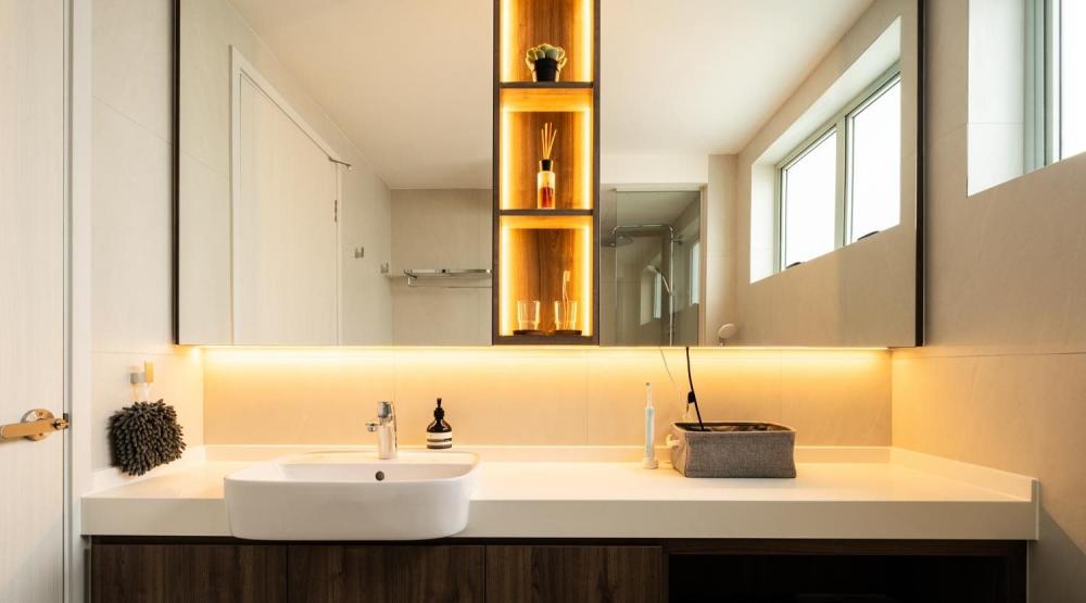 Modern Bathroom with Countertop and Homogeneous Tiles