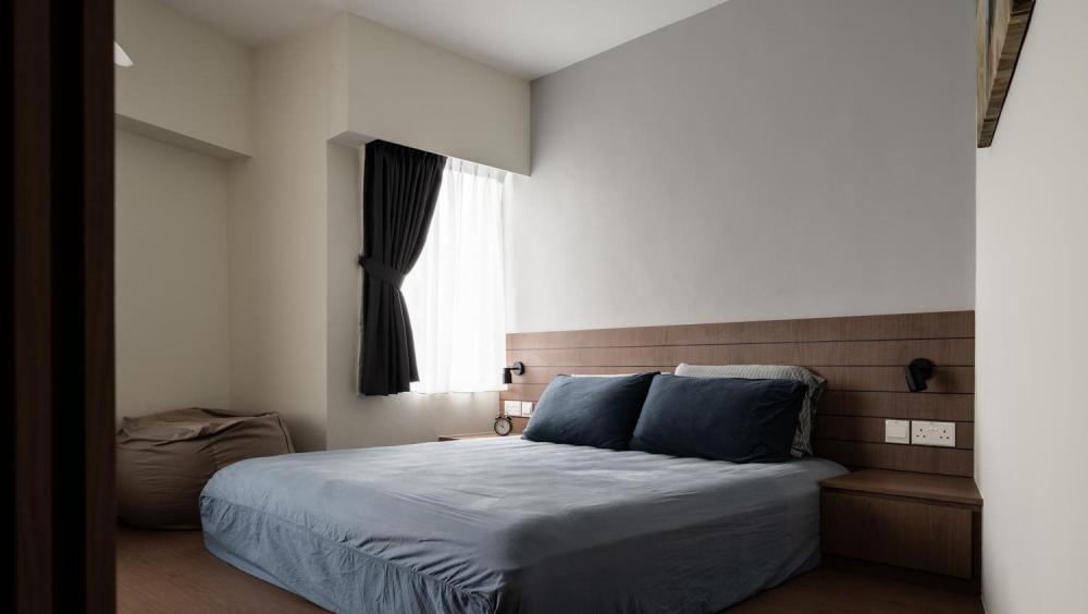 Modern Bedroom with Platform Bed and Feature Wall