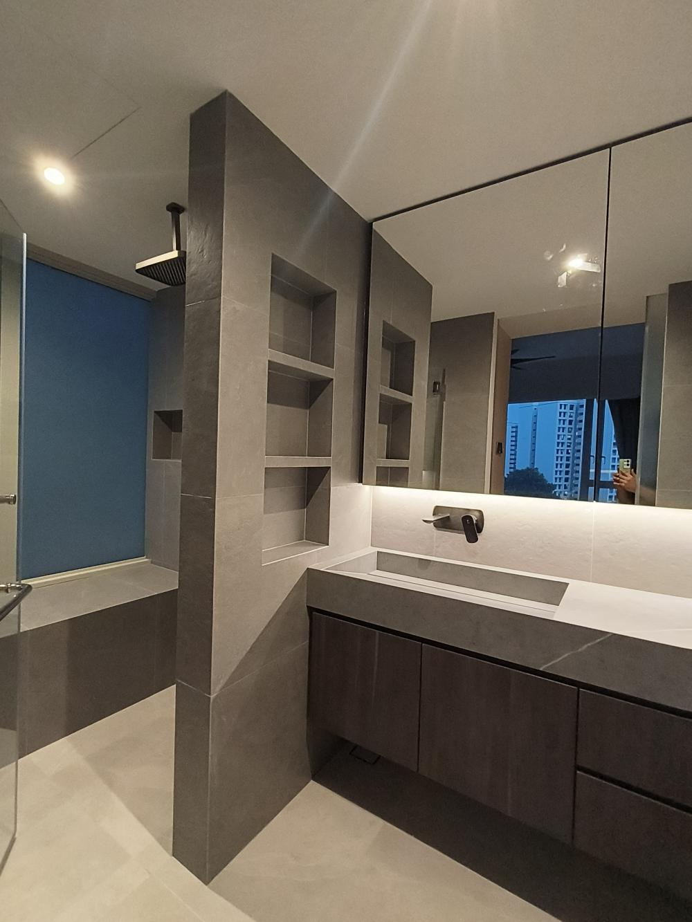 Scandinavian Bathroom with Countertop and Homogeneous Tiles