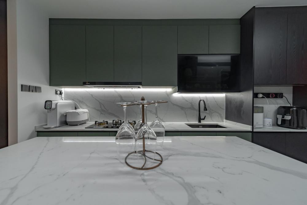 Modern Kitchen with Countertop and Kitchen Island