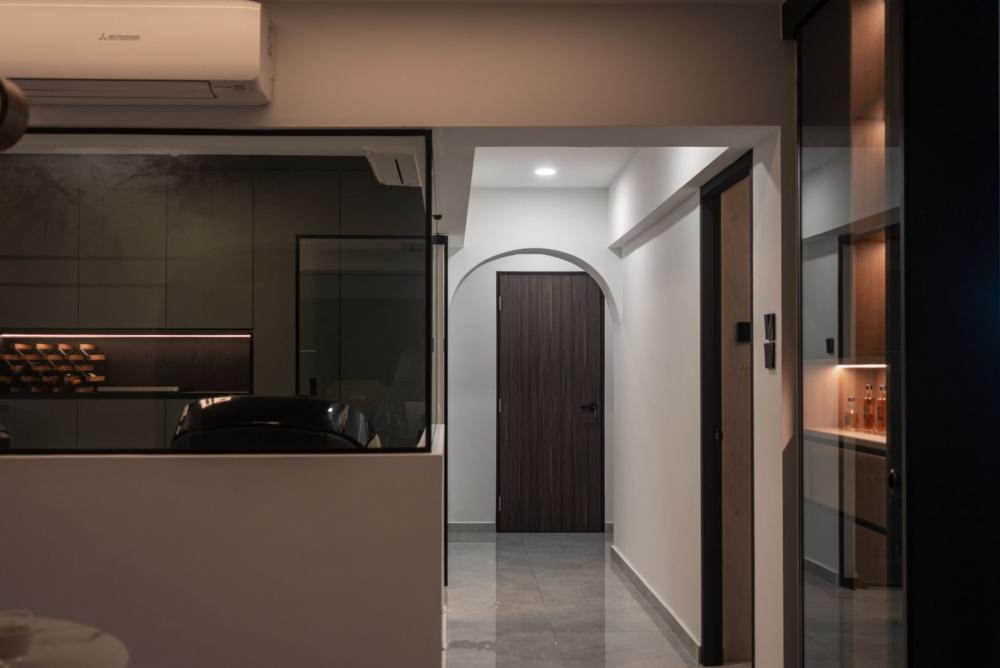 Modern Hallway with Homogeneous Tiles and Tiles