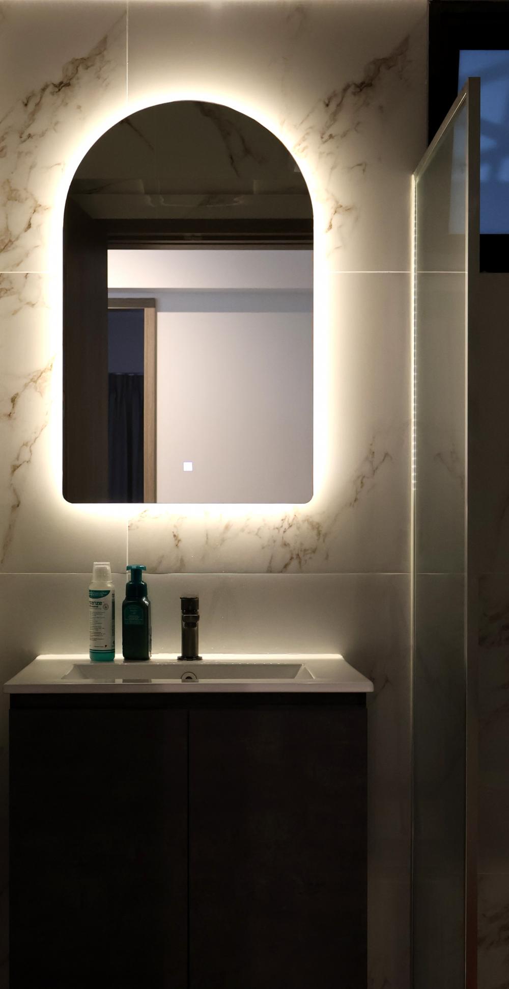 Minimalist Bathroom with Homogeneous Tiles and Mirror