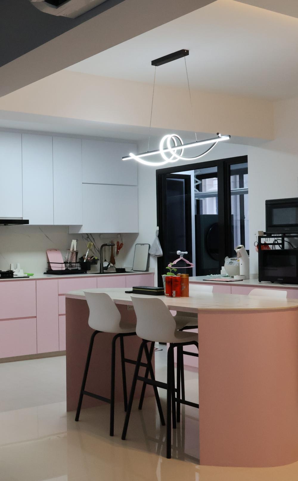 Minimalist Kitchen with Countertop and Homogeneous Tiles