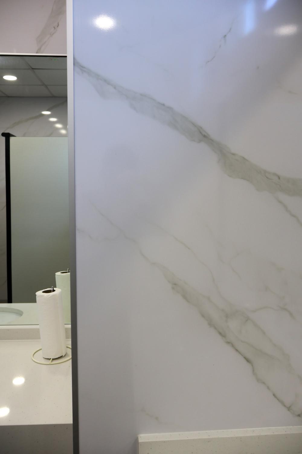 Minimalist Bathroom with Feature Wall and Marble Feature Wall