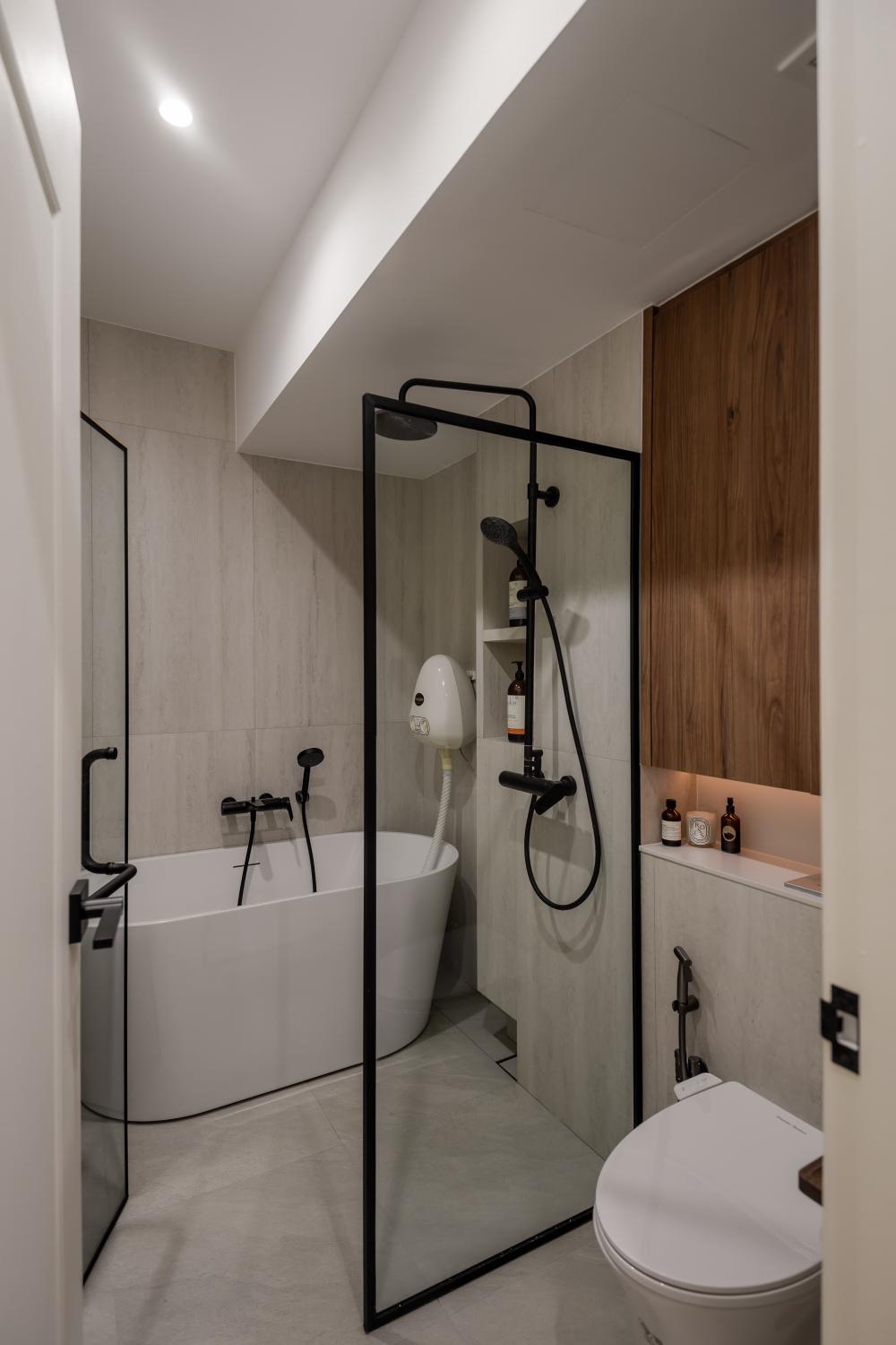 Vintage Bathroom with Bathtub and Bathroom Accessories
