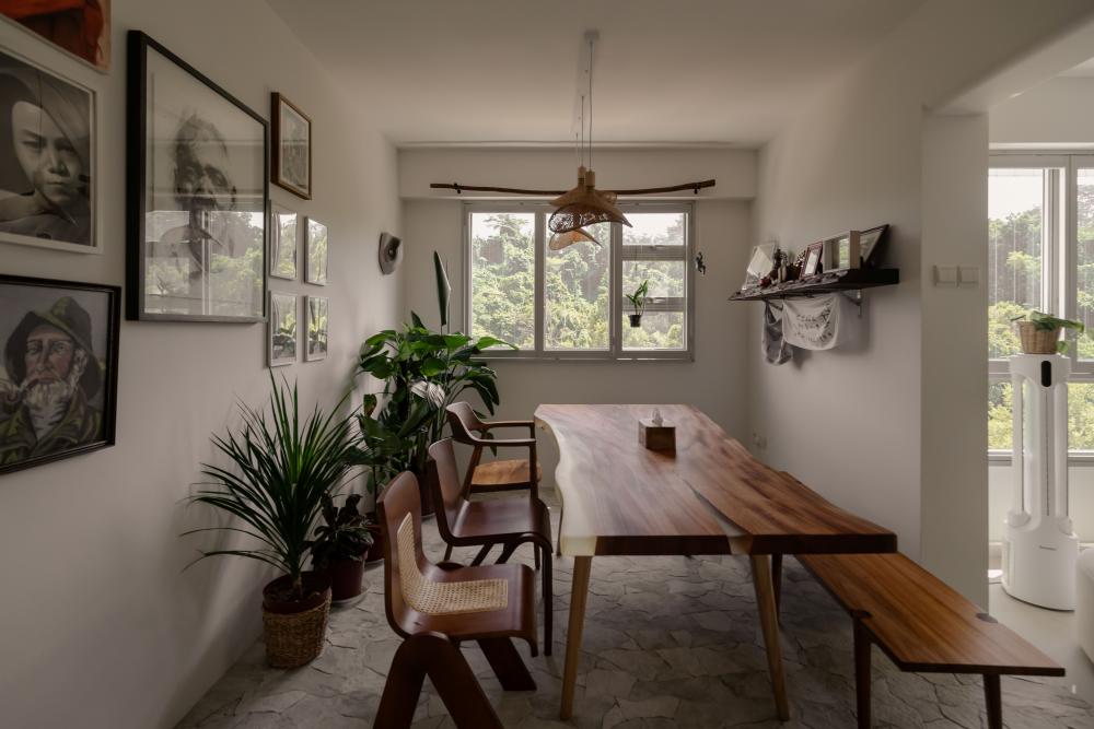 Scandinavian Dining Room with Dining Table and Dining Chairs