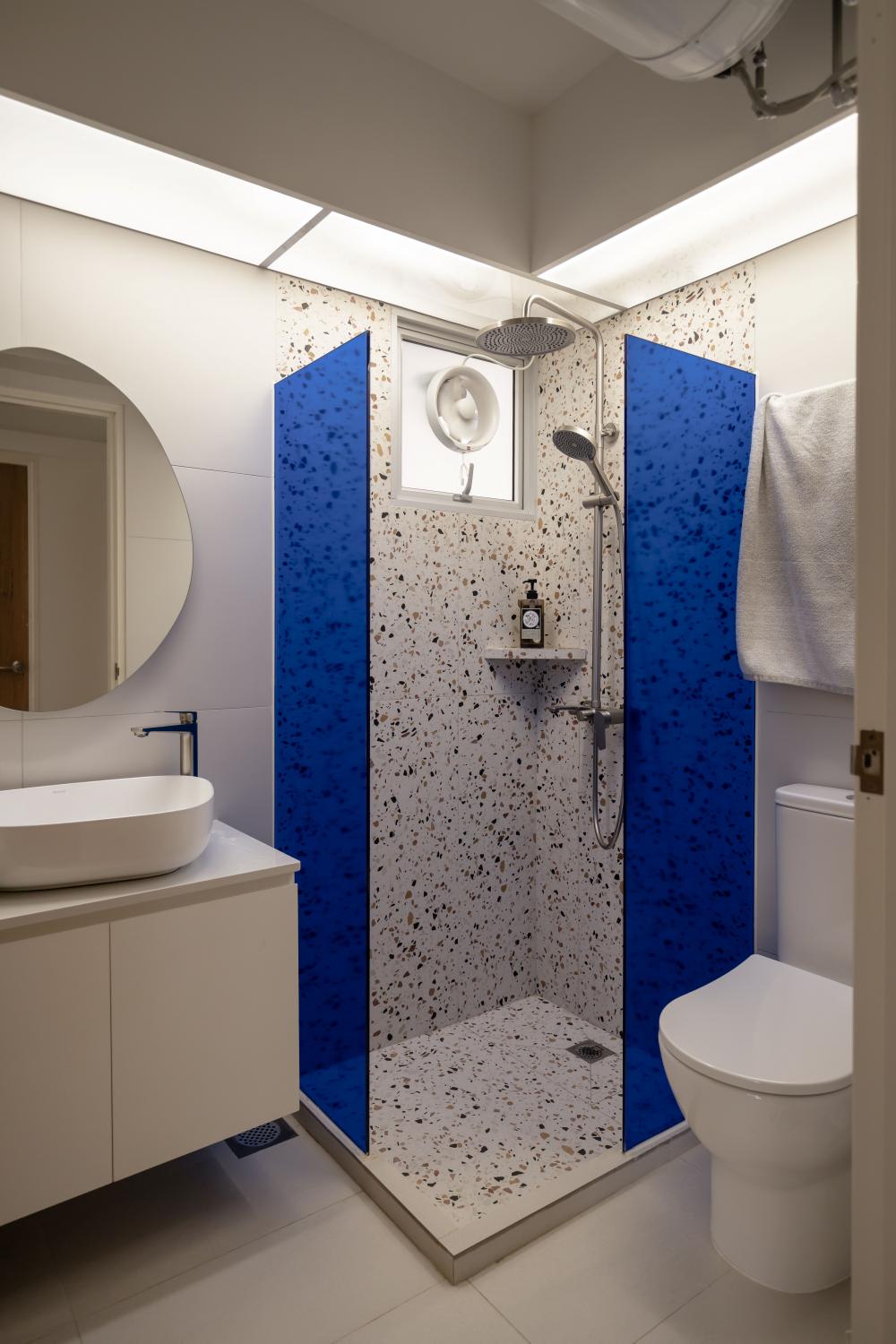 Scandinavian Bathroom with Vinyl Flooring and Marble Floor